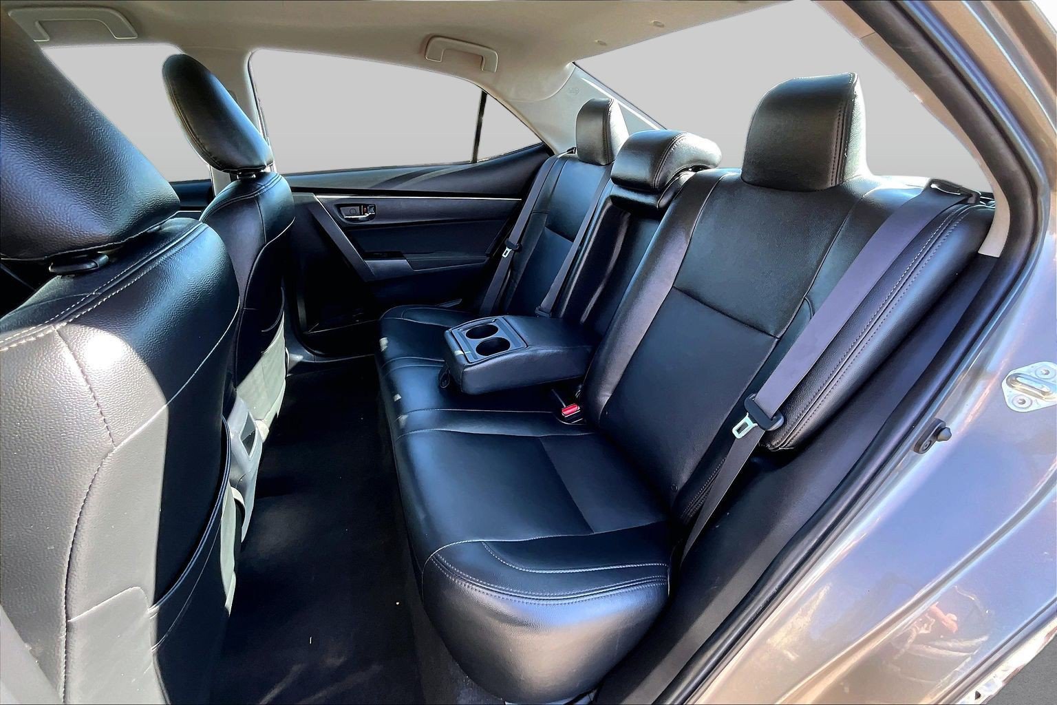 Used 2018 Toyota Corolla LE FWD image 26