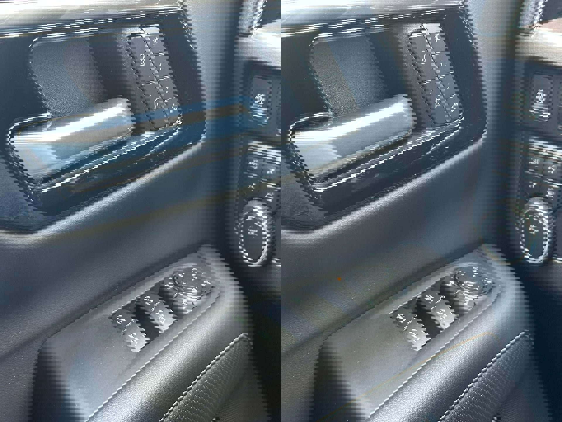 Certified 2025 Chevrolet Suburban Premier image 13