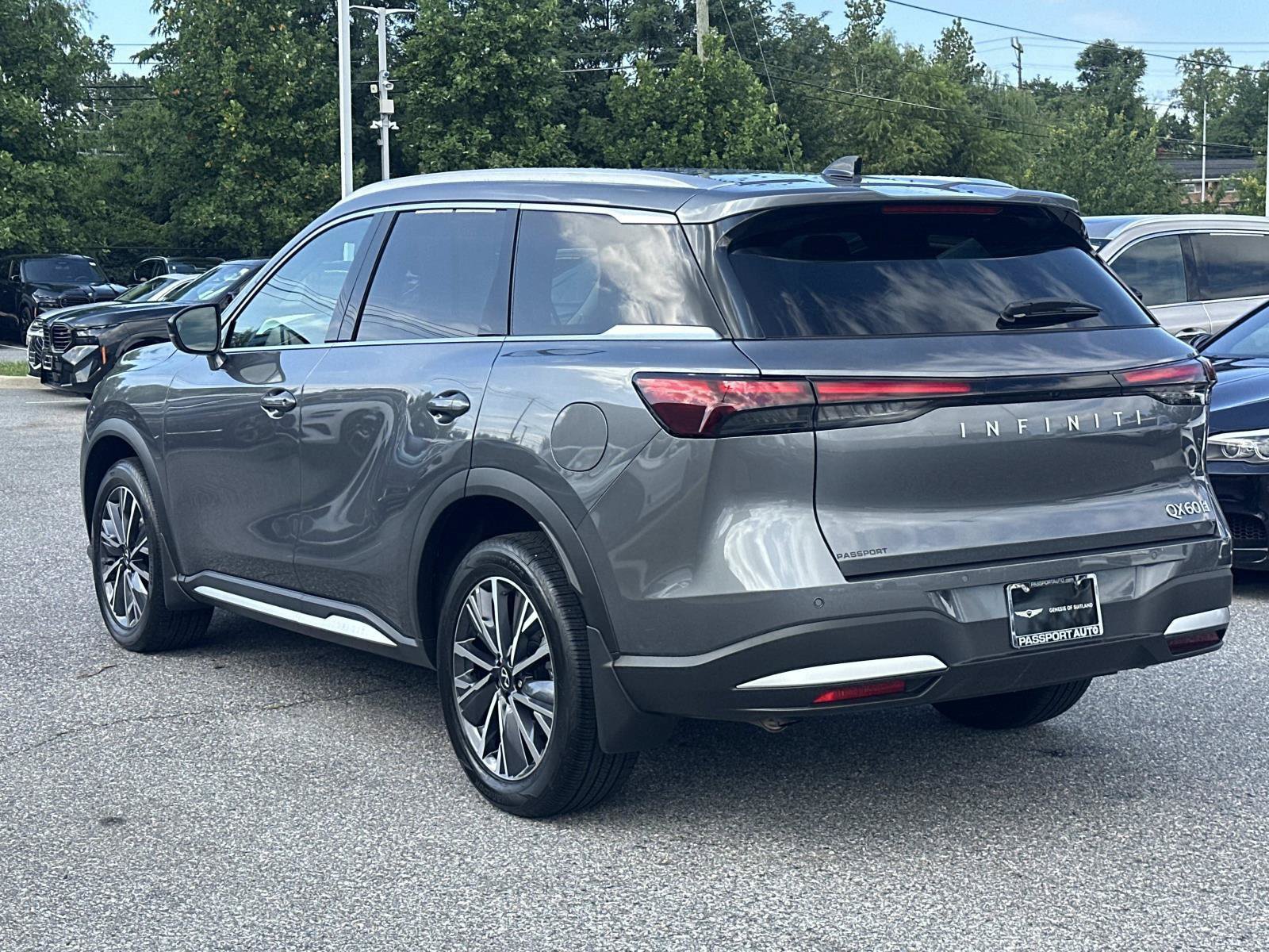 Used 2026 INFINITI QX60 Luxe w/ Cargo Package AWD/4WD image 2