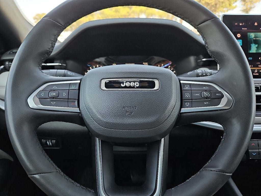 Used 2025 Jeep Compass Limited AWD/4WD image 30