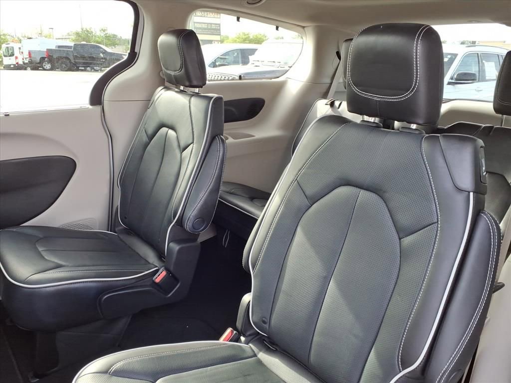 Certified 2023 Chrysler Pacifica Limited FWD image 15