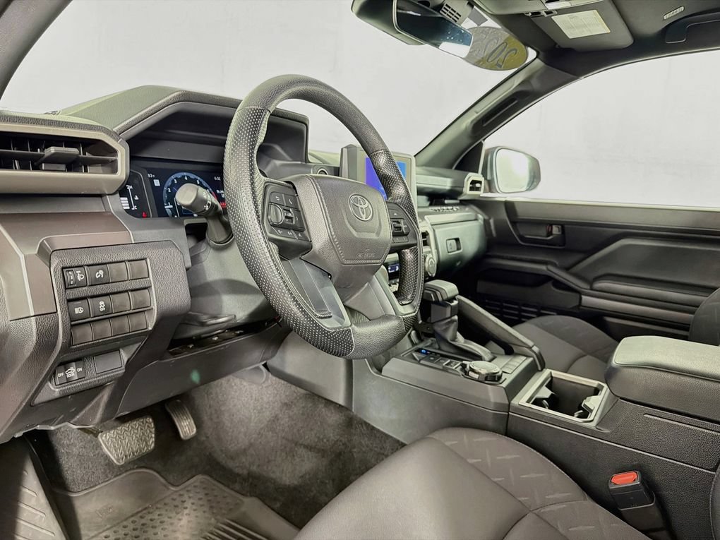 Used 2025 Toyota Tacoma SR5 AWD/4WD image 14