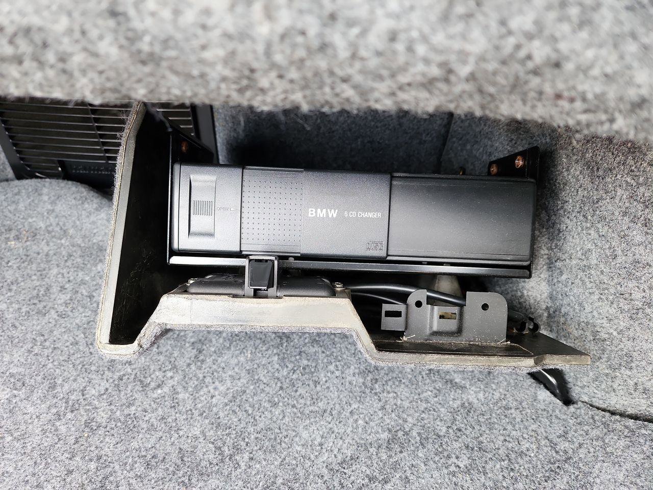 Used 1998 BMW 328i Convertible image 27