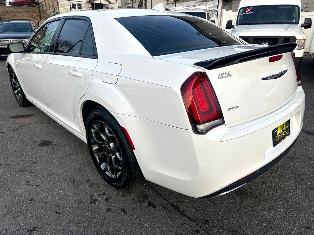 Used 2017 Chrysler 300 S image 5