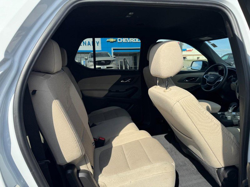 Used 2023 Chevrolet Traverse LS image 10