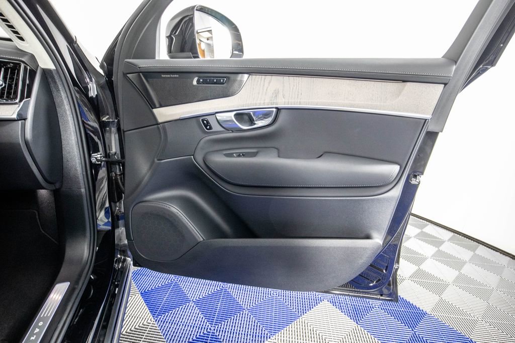 Used 2026 Volvo XC90 B6 Ultra w/ Lounge Package image 17