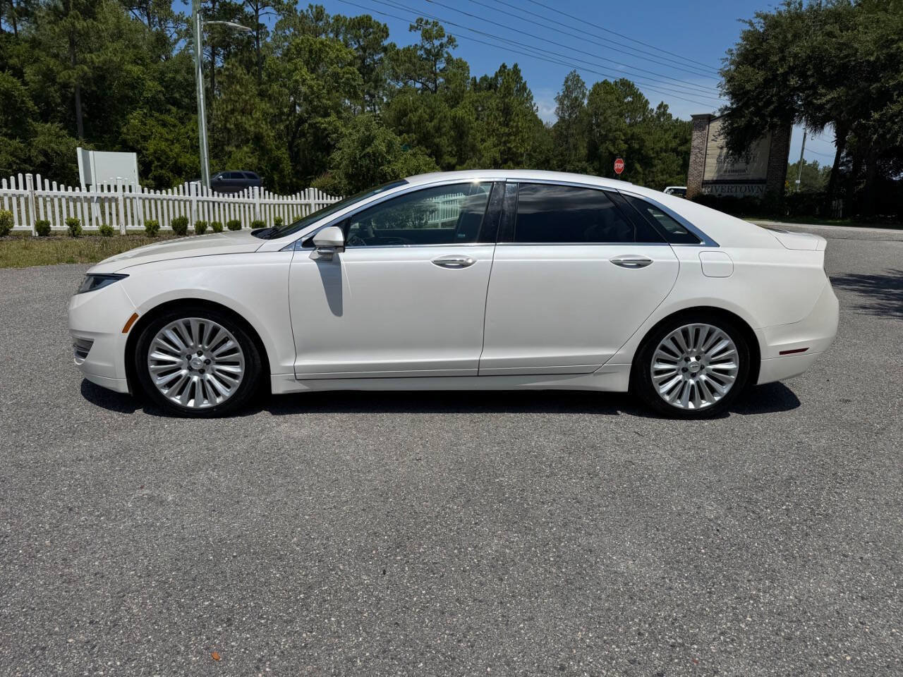 Used 2016 Lincoln MKZ AWD w/ Equipment Group 300A Reserve image 3