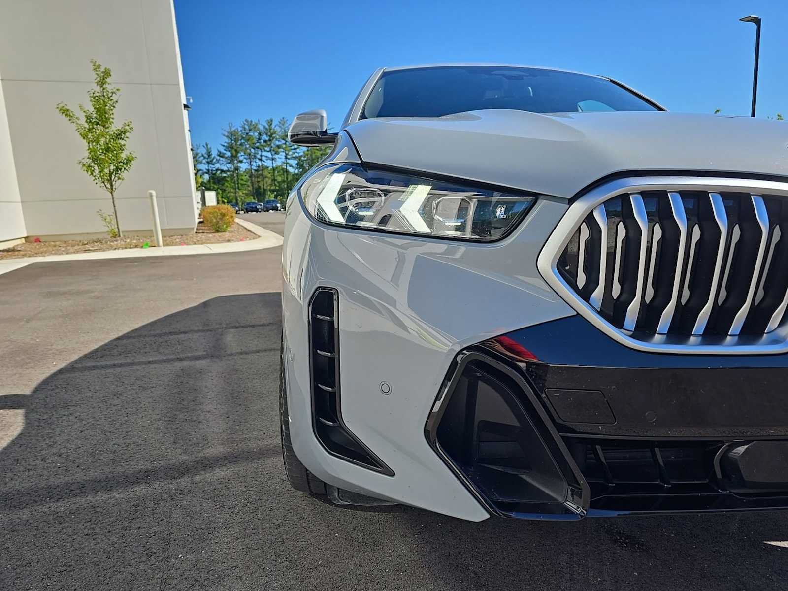Certified 2024 BMW X6 xDrive40i w/ Premium Package AWD/4WD image 3