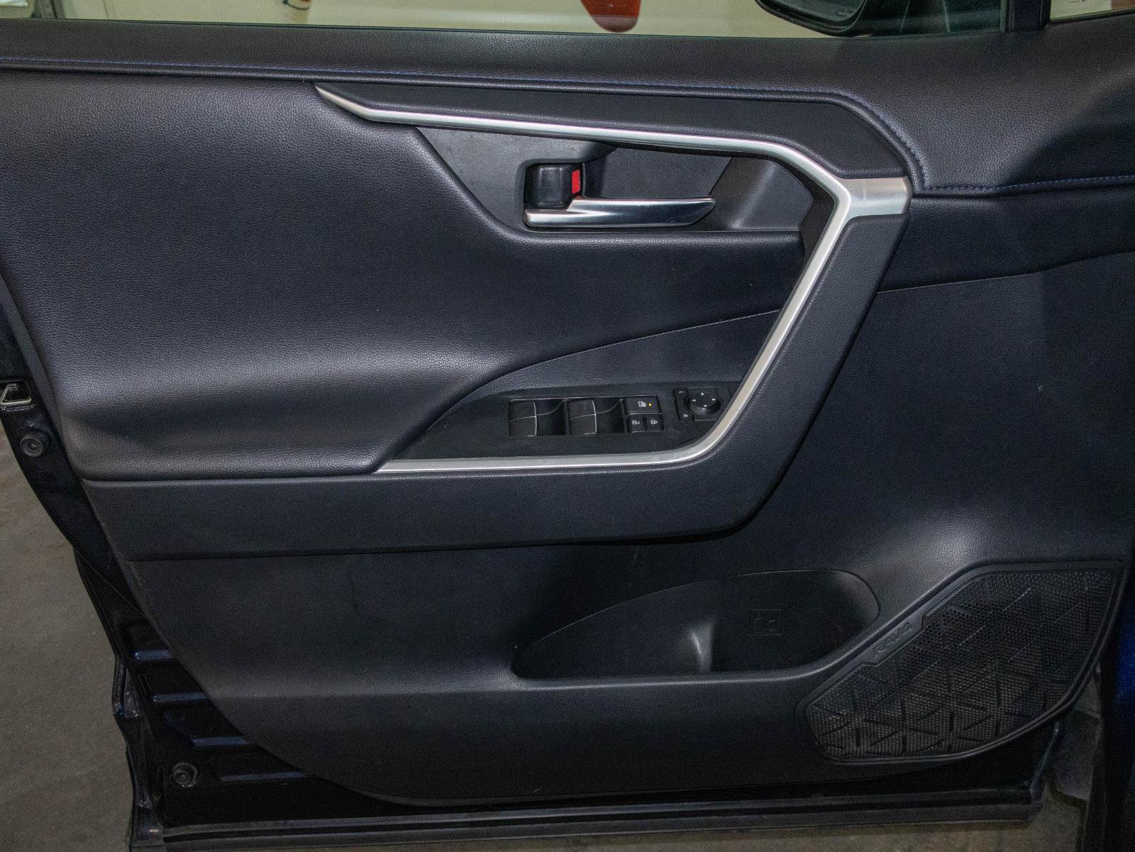 Used 2019 Toyota RAV4 XSE w/ Carpet Mat Package AWD/4WD image 10