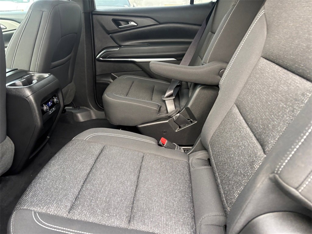 Used 2025 Chevrolet Traverse LT image 27