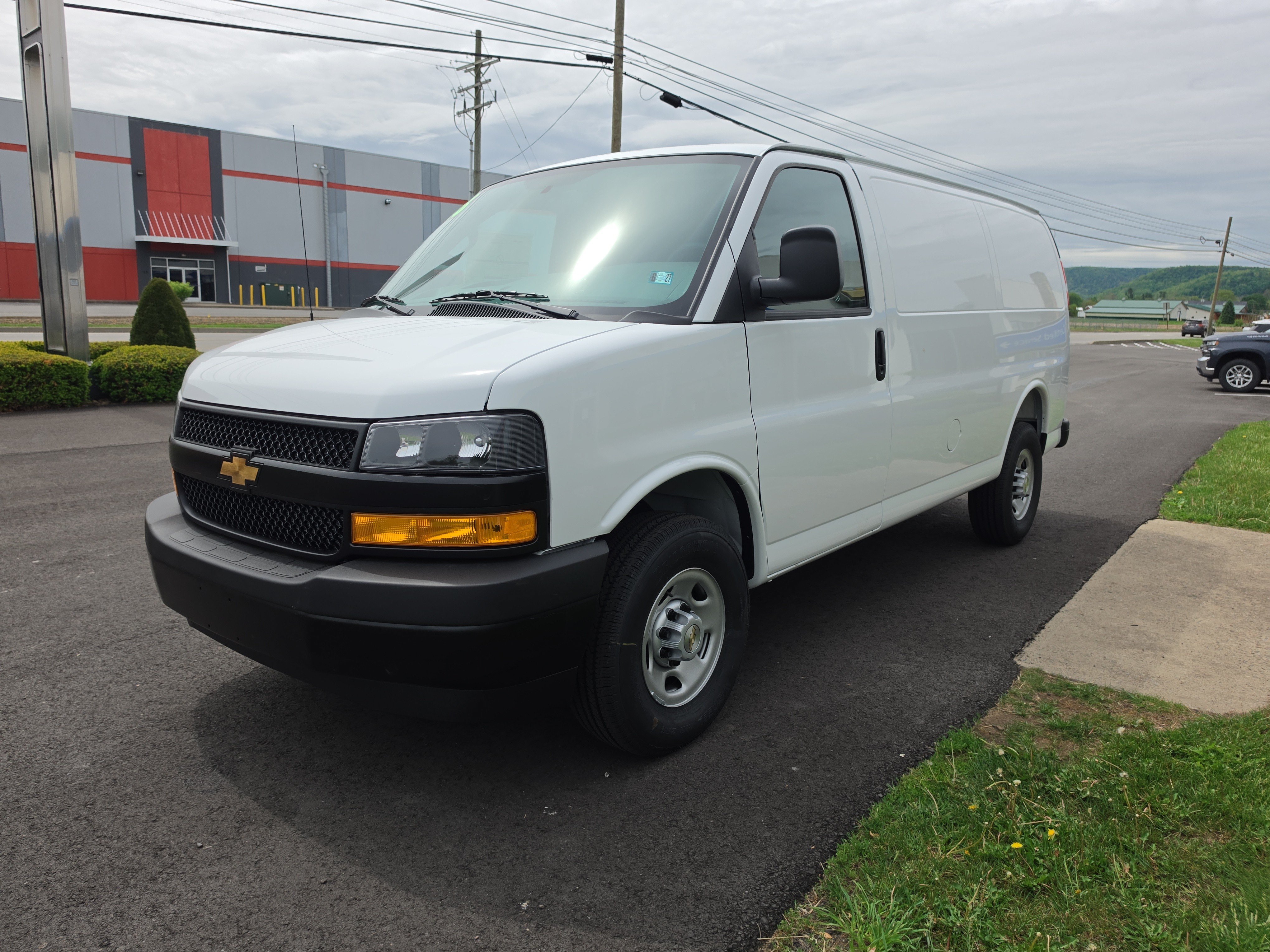 New 2026 Chevrolet Express 3500 RWD image 9