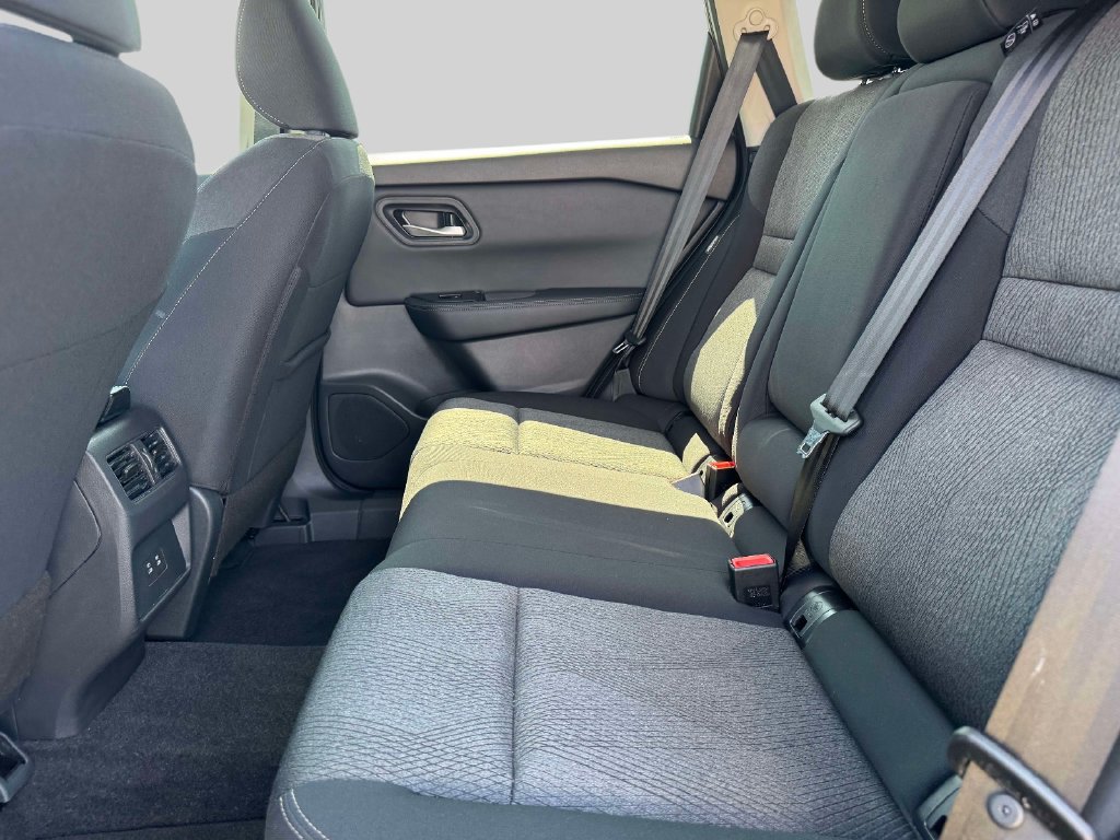 Certified 2026 Nissan Rogue SV AWD/4WD image 11