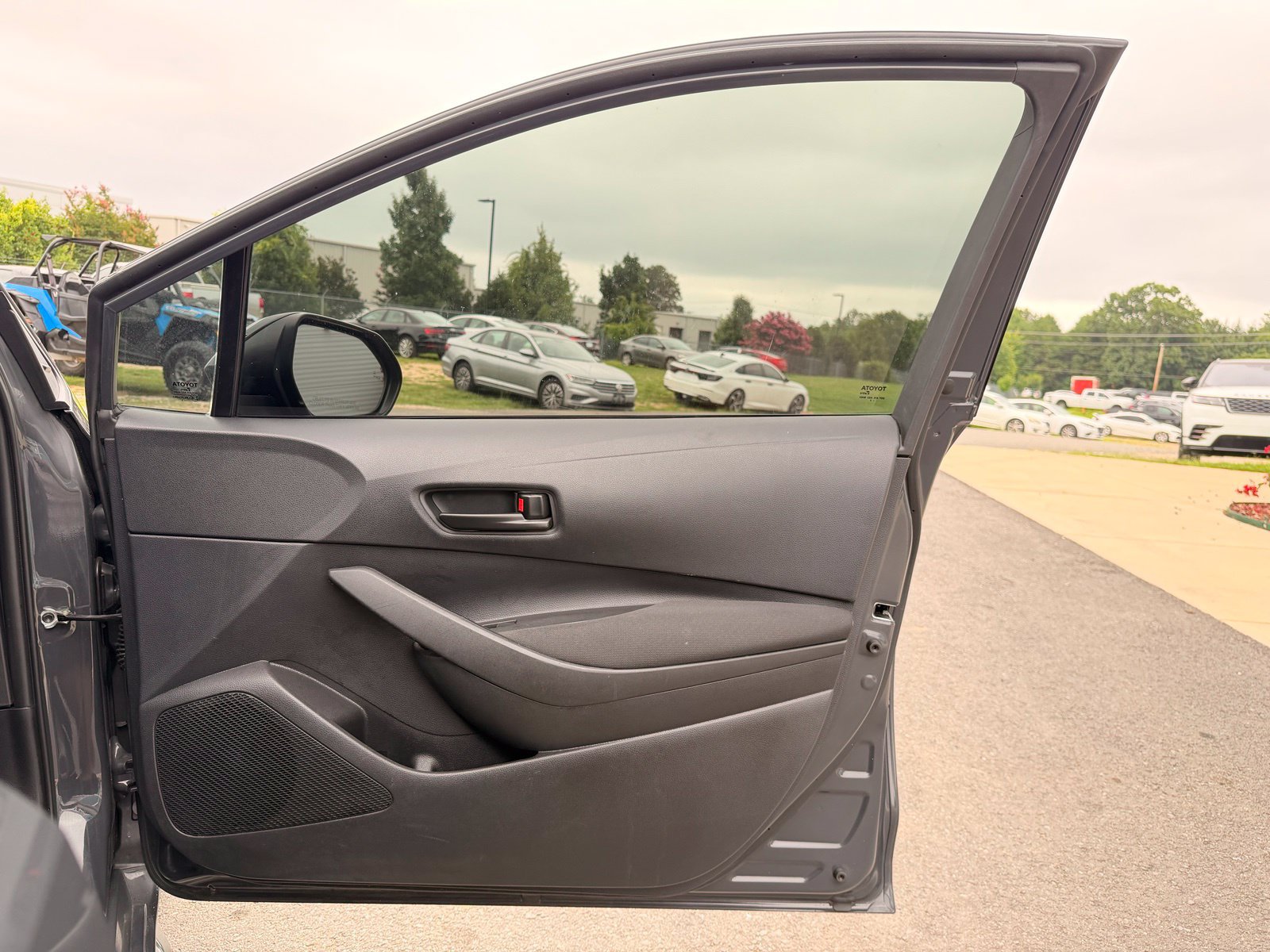 Used 2025 Toyota Corolla LE w/ Convenience Package FWD image 22