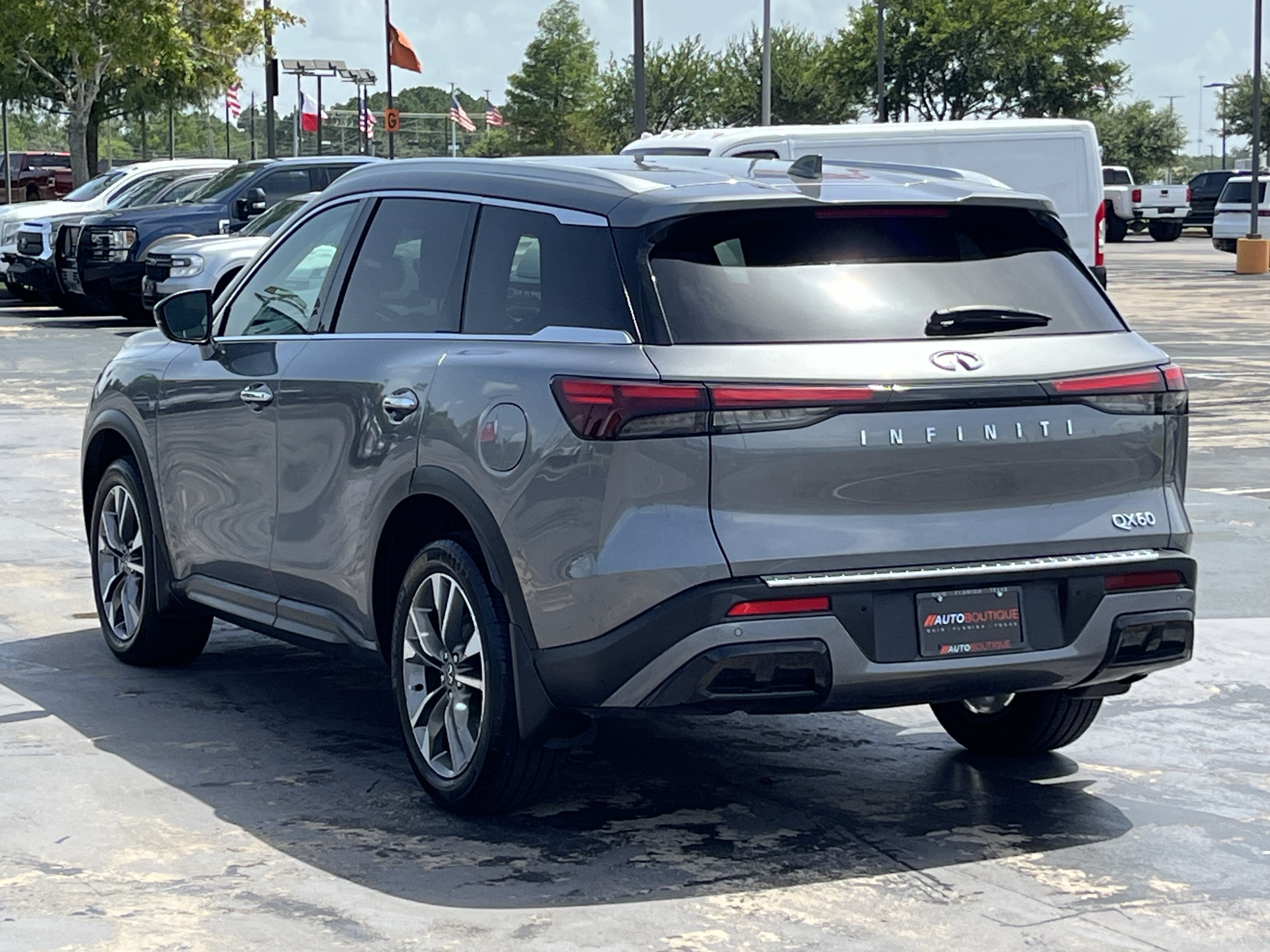 Used 2023 INFINITI QX60 Luxe w/ Cargo Package FWD image 8