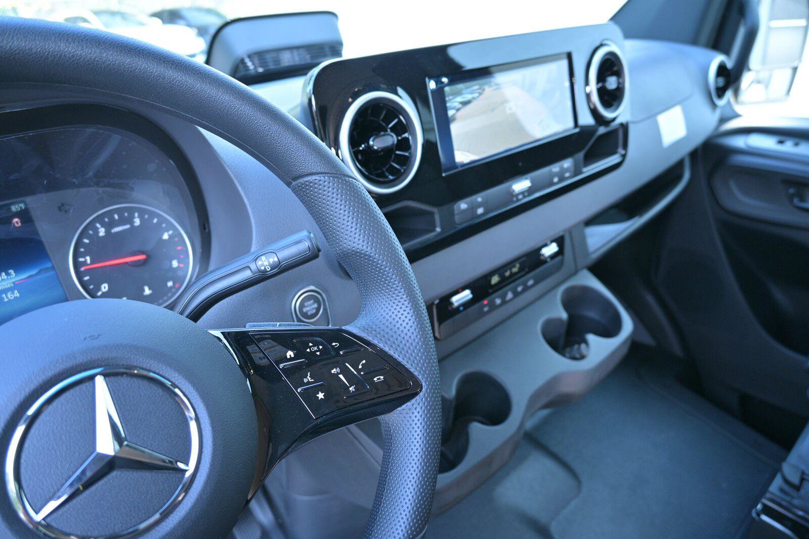 Used 2025 Mercedes-Benz Sprinter 2500 image 26