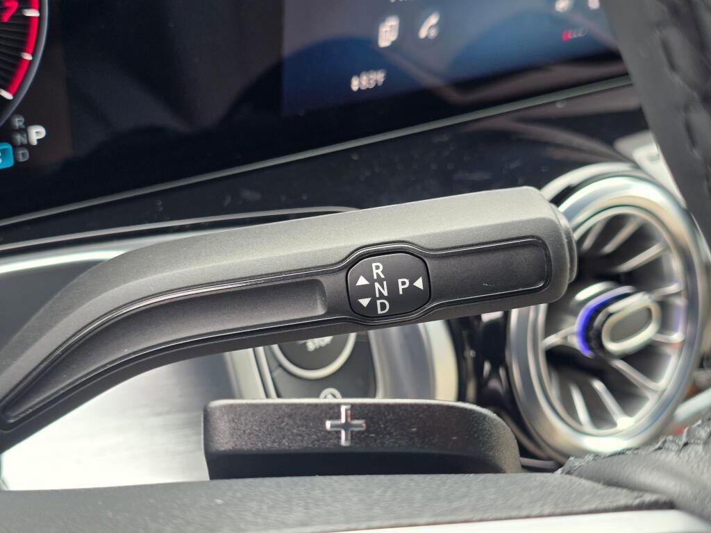 Used 2025 Mercedes-Benz GLB 250 4MATIC image 16