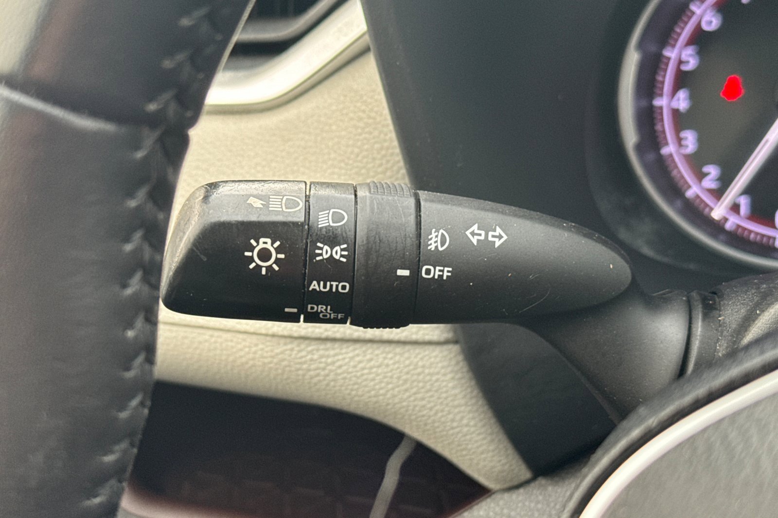 Used 2020 Toyota RAV4 Limited image 37