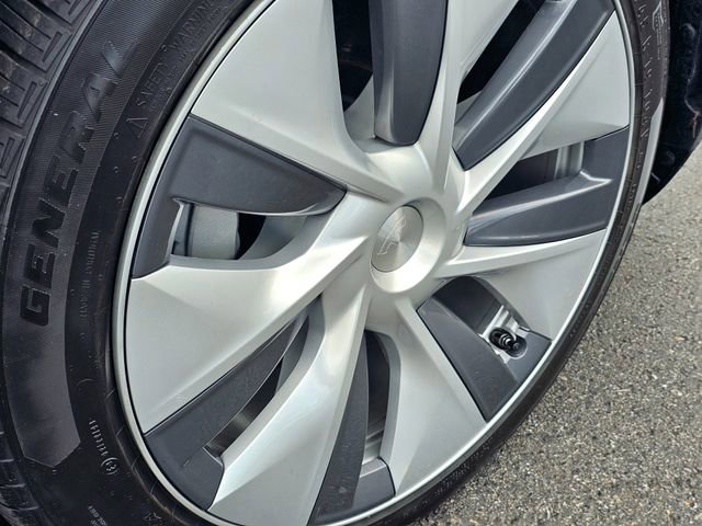 Used 2022 Tesla Model Y Long Range AWD/4WD image 7