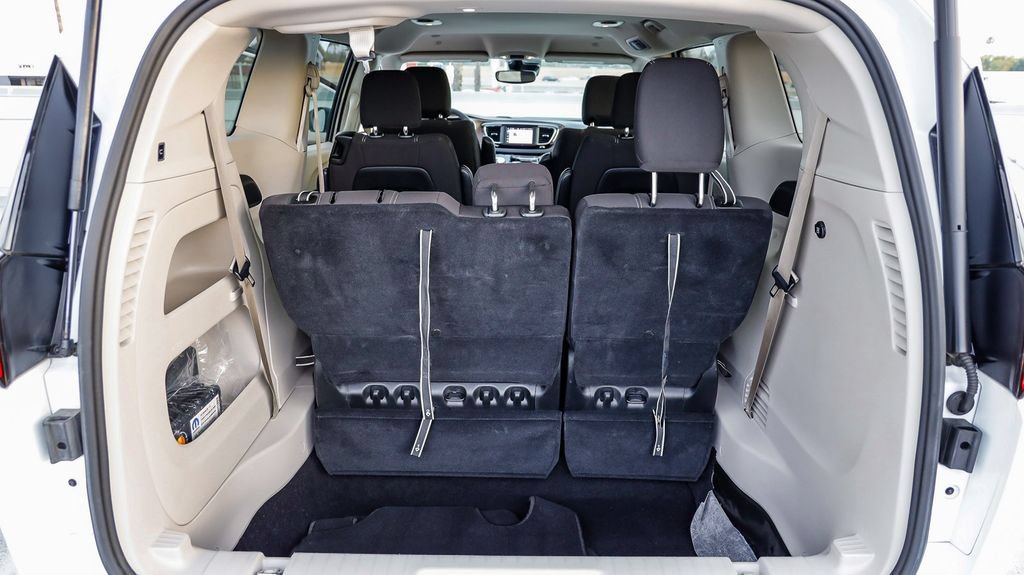 Used 2024 Chrysler Voyager LX FWD image 31