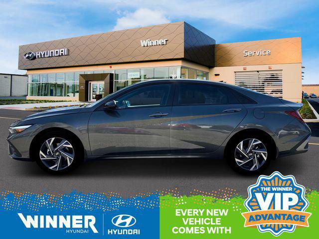 New 2025 Hyundai Elantra SEL image 3