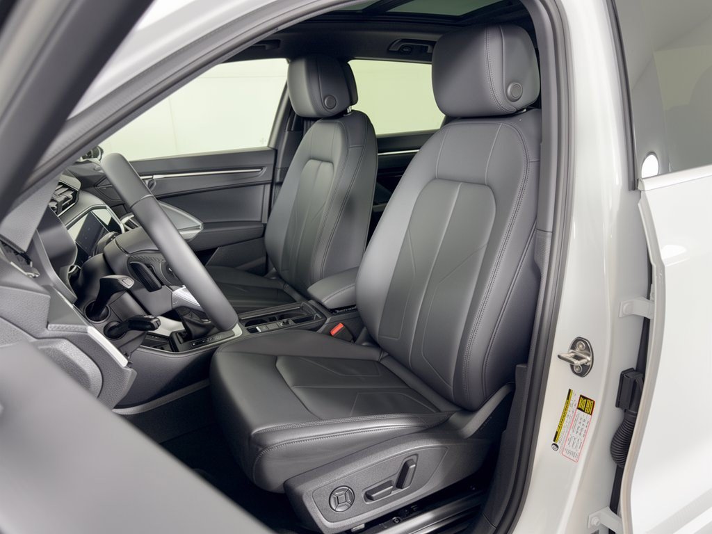 Certified 2025 Audi Q3 2.0T Premium w/ Convenience Package AWD/4WD image 5