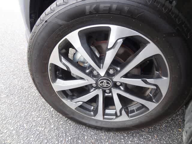 Used 2025 Toyota Corolla Cross XLE AWD/4WD image 32