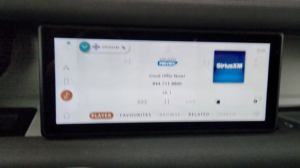 Used 2023 Land Rover Defender 90 SE image 18