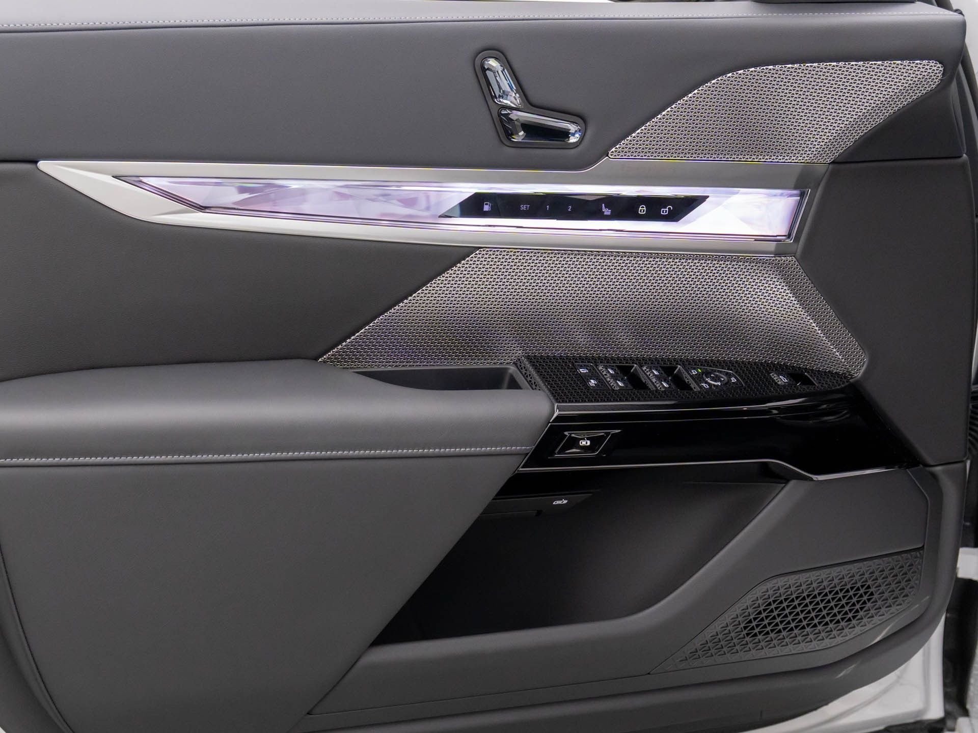 New 2025 BMW 750e xDrive AWD/4WD image 14