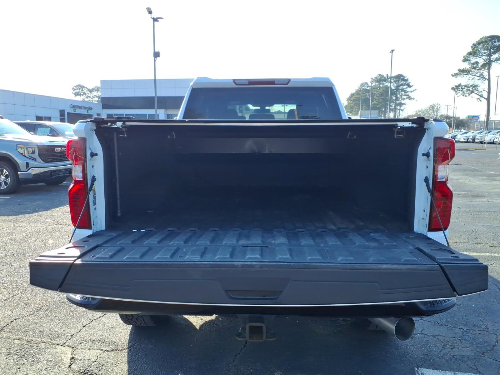 Used 2022 Chevrolet Silverado 2500 Custom w/ Custom Value Package AWD/4WD image 6