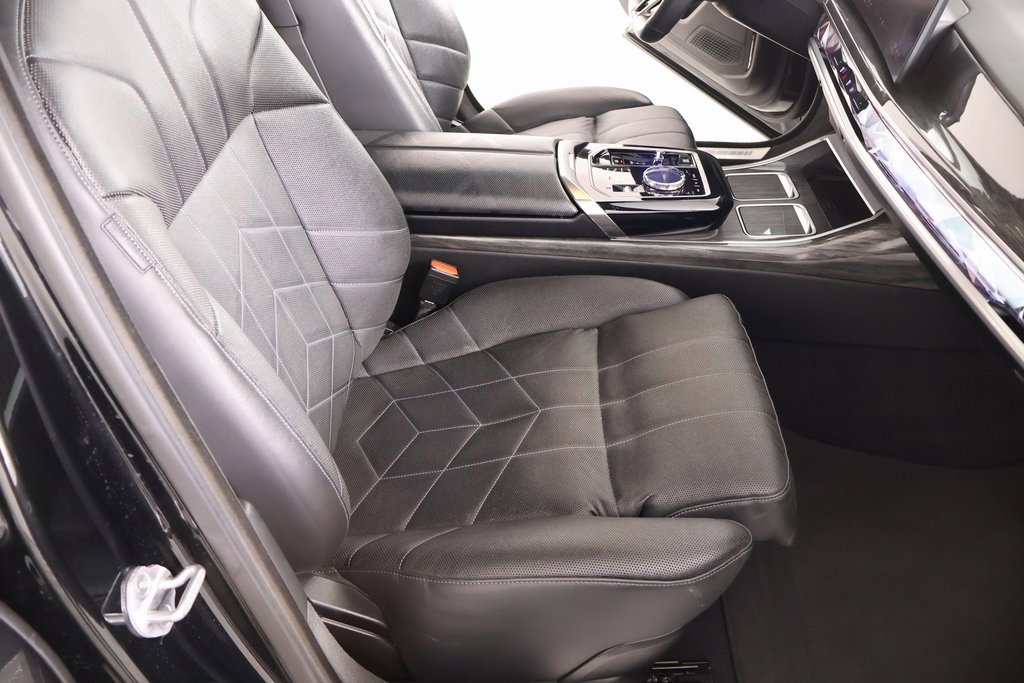 Used 2023 BMW 760i xDrive image 15