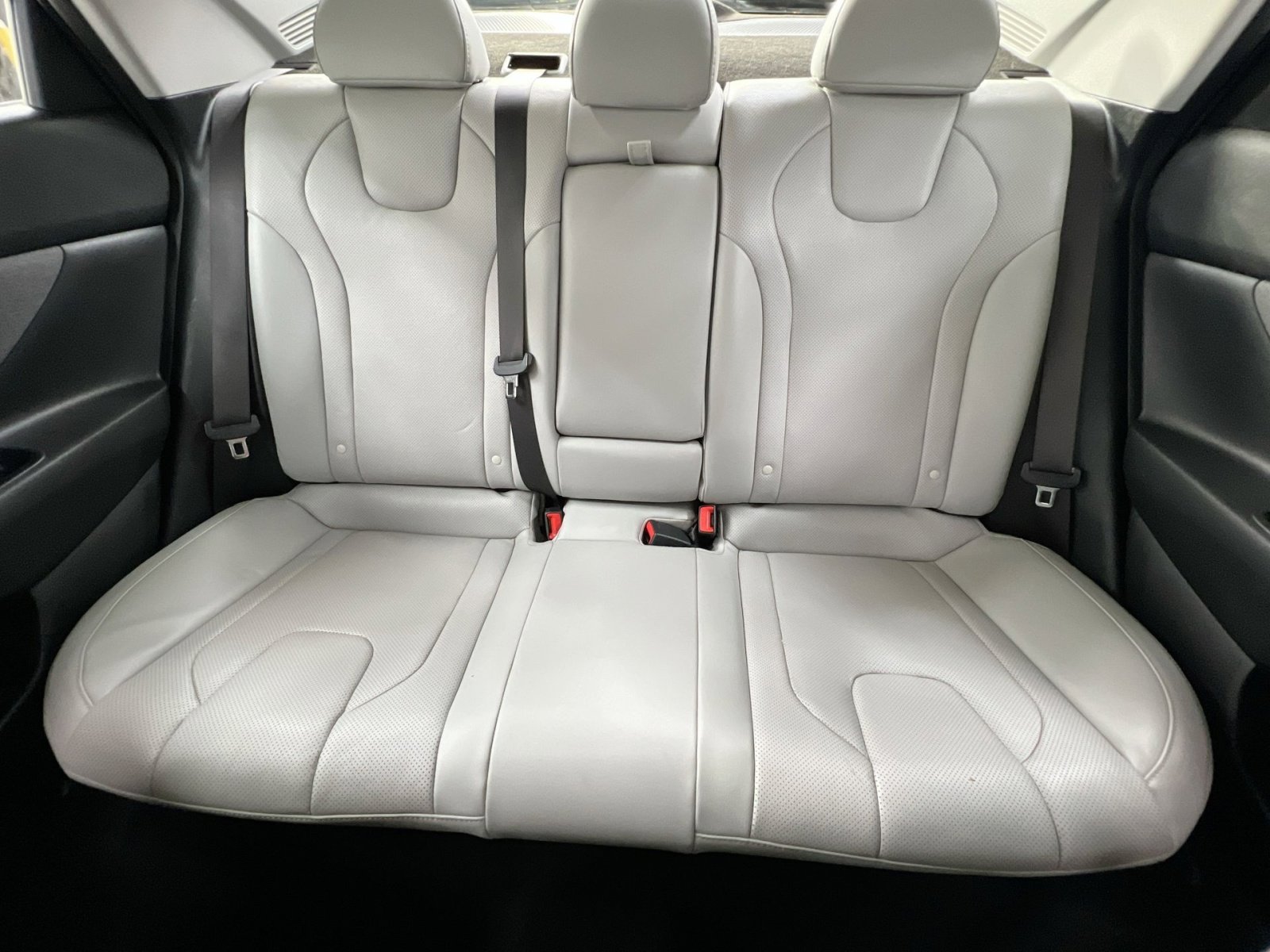 Used 2022 Hyundai Elantra Limited image 5