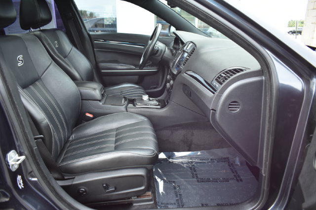 Used 2017 Chrysler 300 S RWD image 42