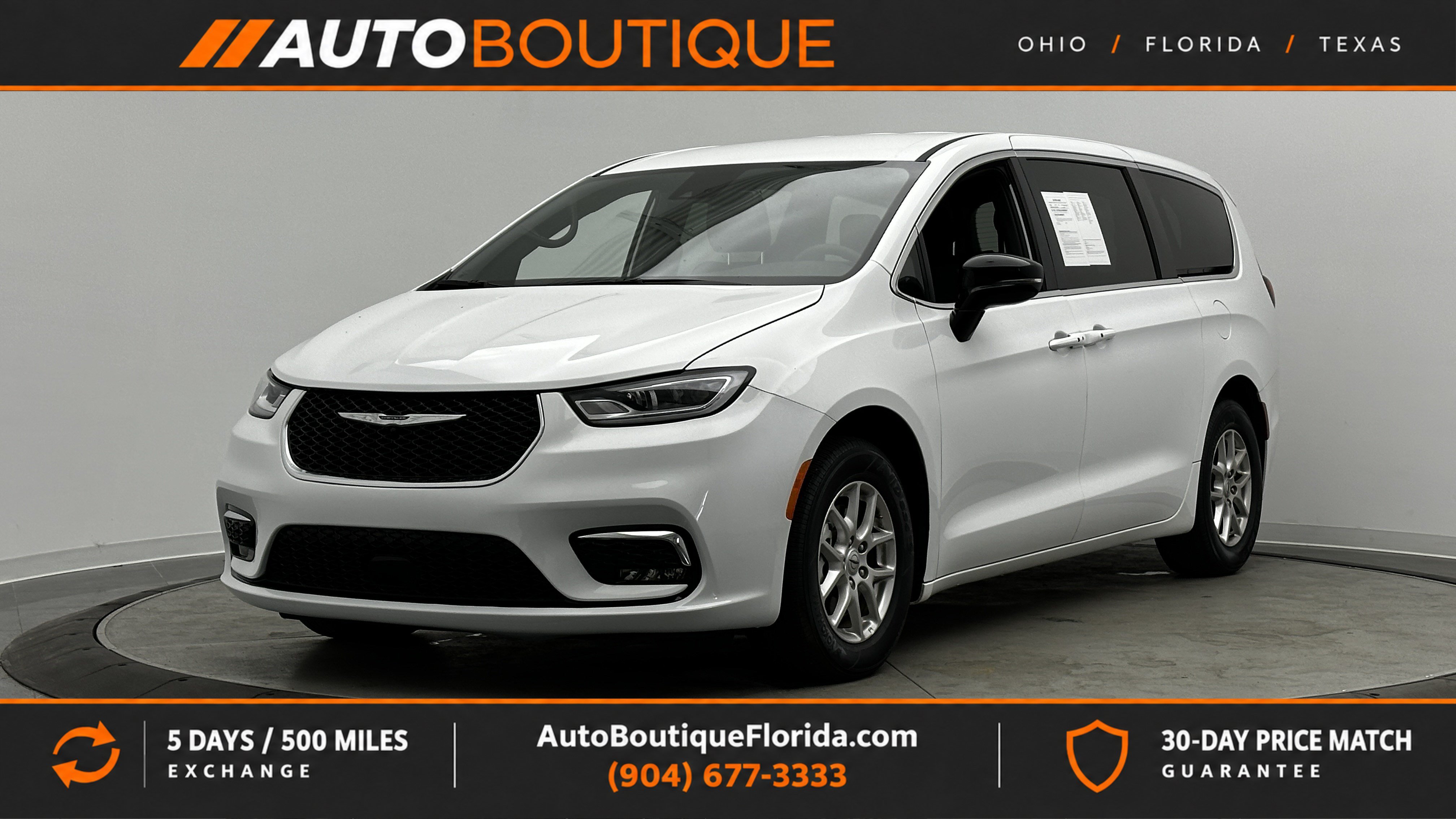 Used 2025 Chrysler Pacifica Select FWD image 1