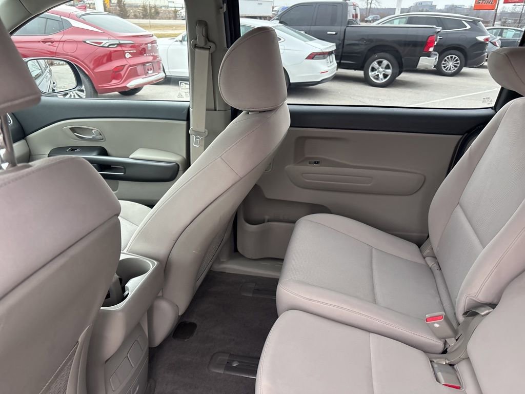Used 2021 Kia Sedona LX image 19