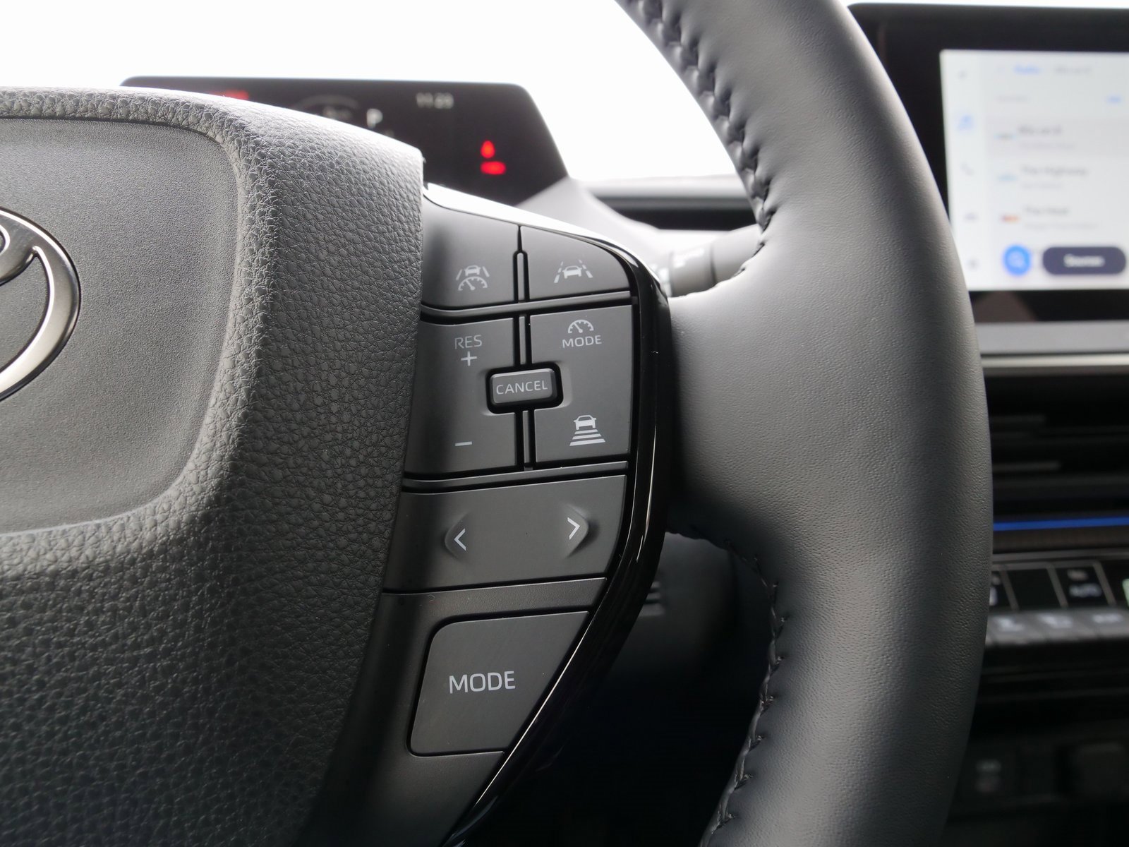 Used 2025 Toyota Prius XLE image 24