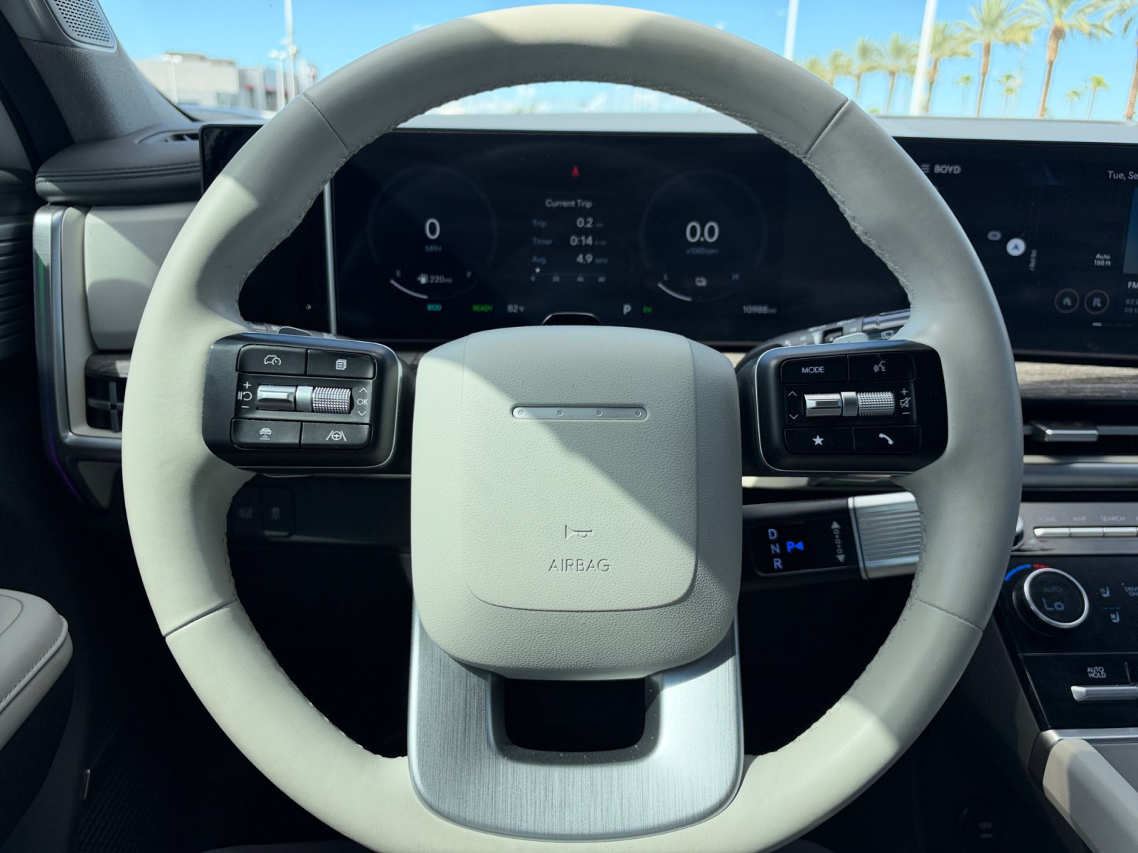 Used 2025 Hyundai Santa Fe Limited FWD image 9