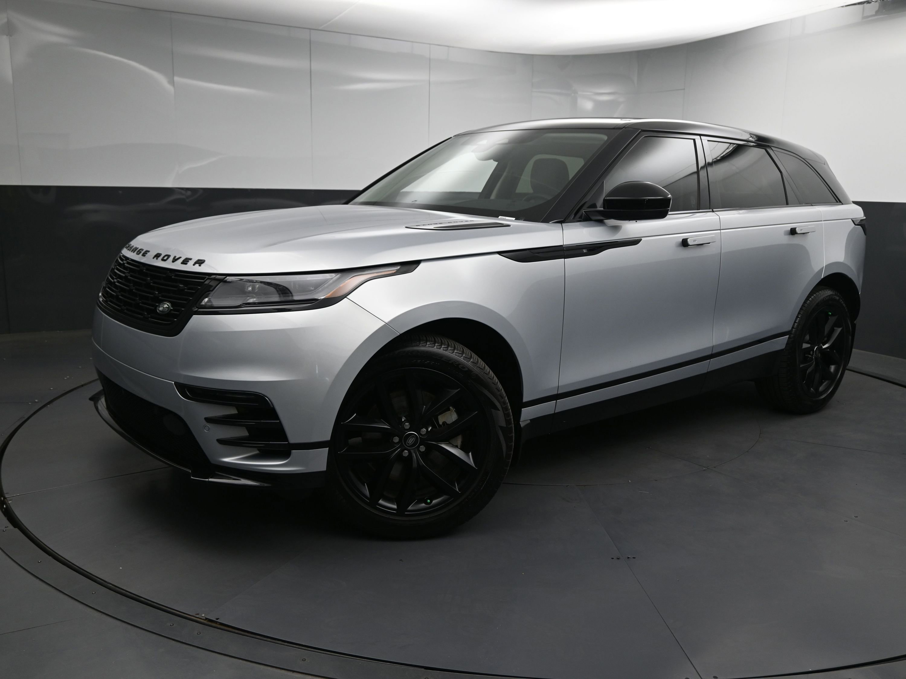 Used 2025 Land Rover Range Rover Velar Dynamic SE