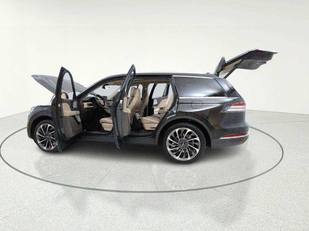 Used 2023 Lincoln Aviator Reserve w/ Equipment Group 201A image 15
