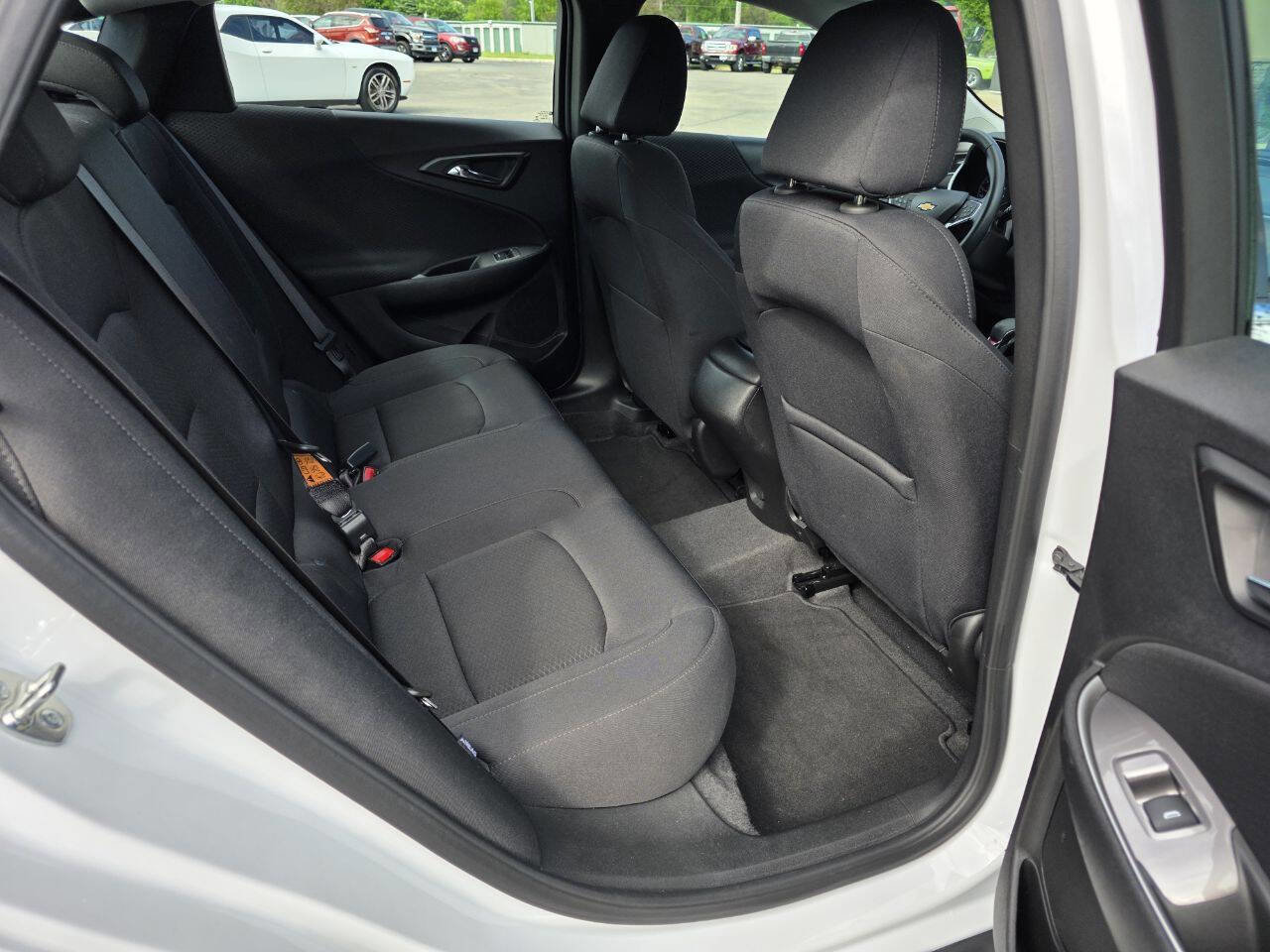 Used 2025 Chevrolet Malibu RS FWD image 12