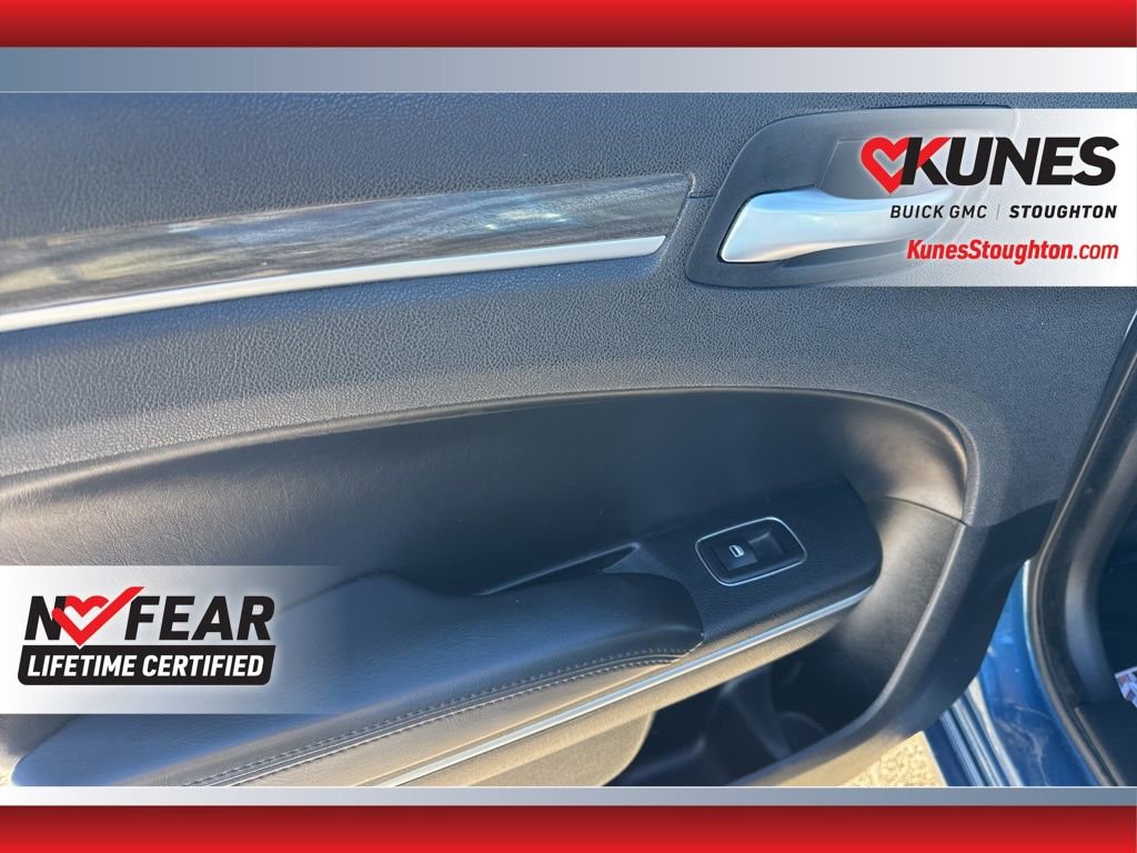 Used 2022 Chrysler 300 Touring image 34