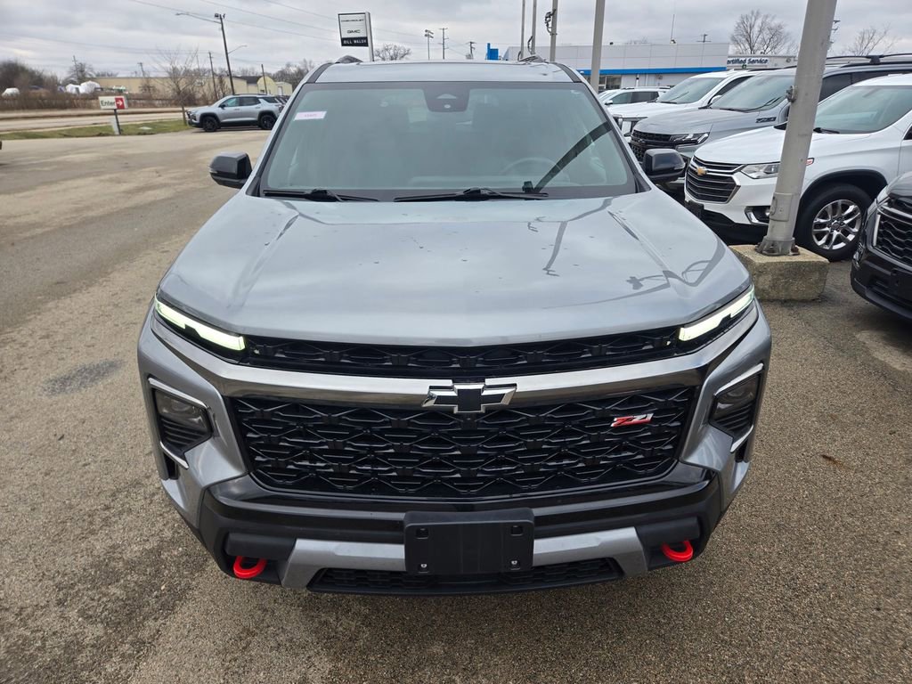 Used 2025 Chevrolet Traverse Z71 image 3