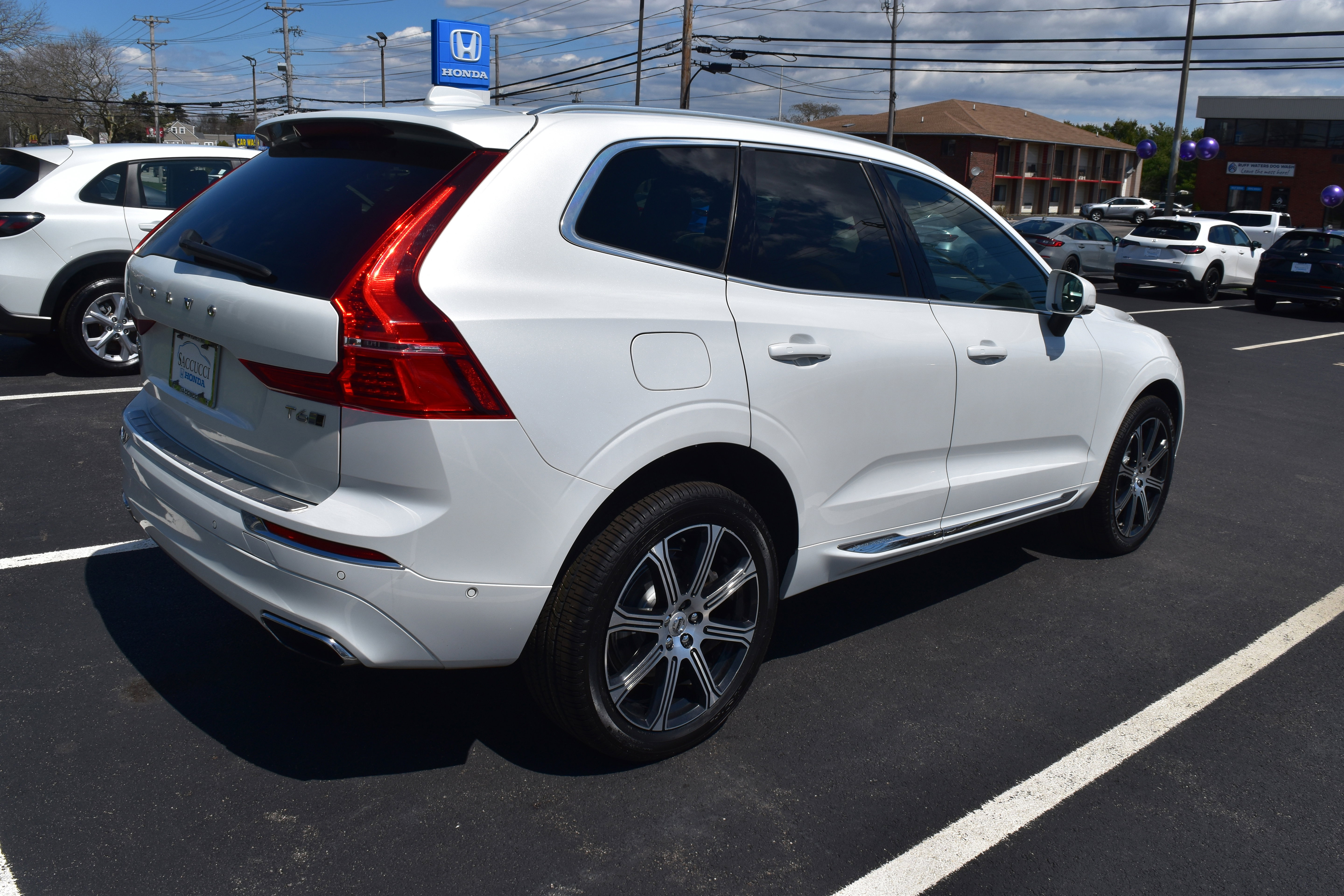 Used 2019 Volvo XC60 T6 Inscription w/ Protection Package Premier AWD/4WD image 3