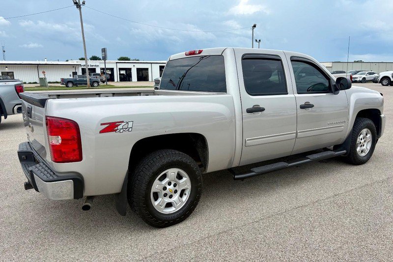 Used 2009 Chevrolet Silverado 1500 LT w/ Power Pack Plus AWD/4WD image 3