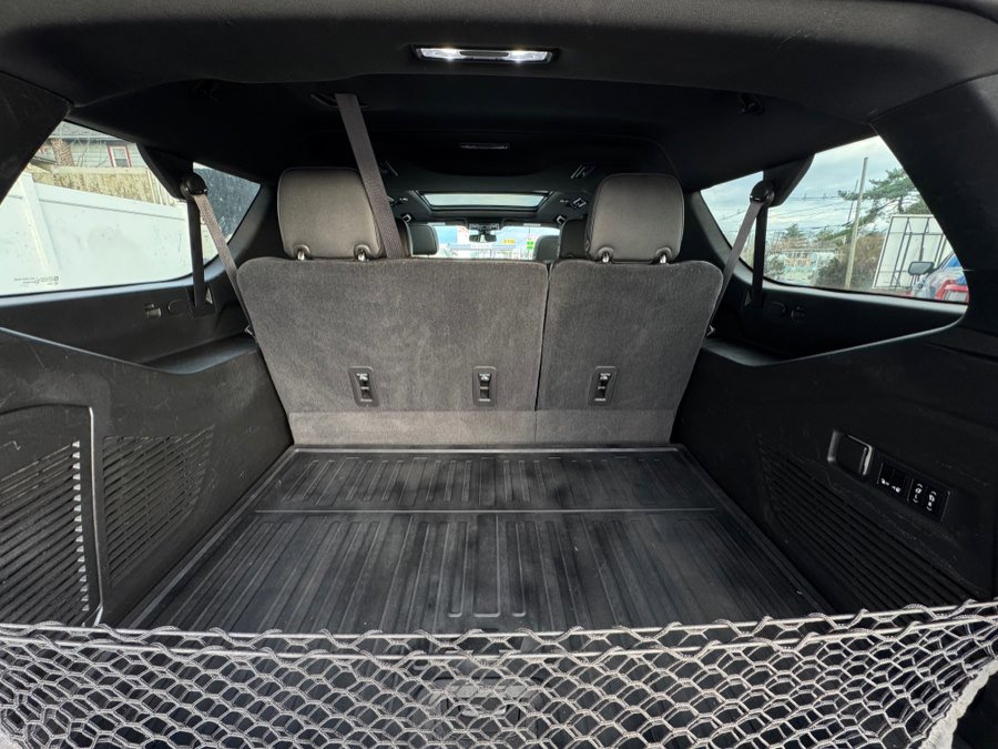 Used 2021 Chevrolet Suburban RST w/ Luxury Package image 31