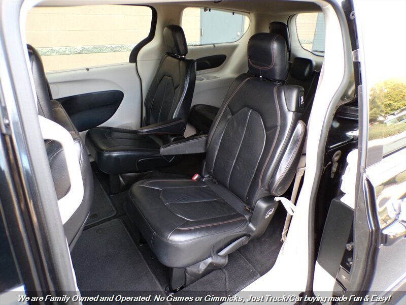 Used 2018 Chrysler Pacifica Touring-L FWD image 21
