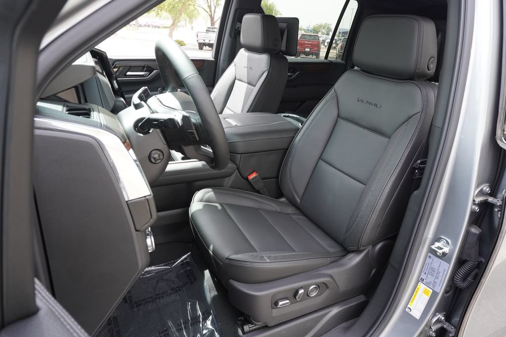 New 2026 GMC Yukon XL Denali w/ Denali Reserve Package AWD/4WD image 15