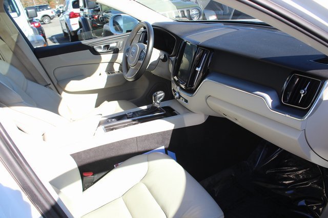 Used 2018 Volvo XC60 T6 Momentum w/ Advanced Package image 34