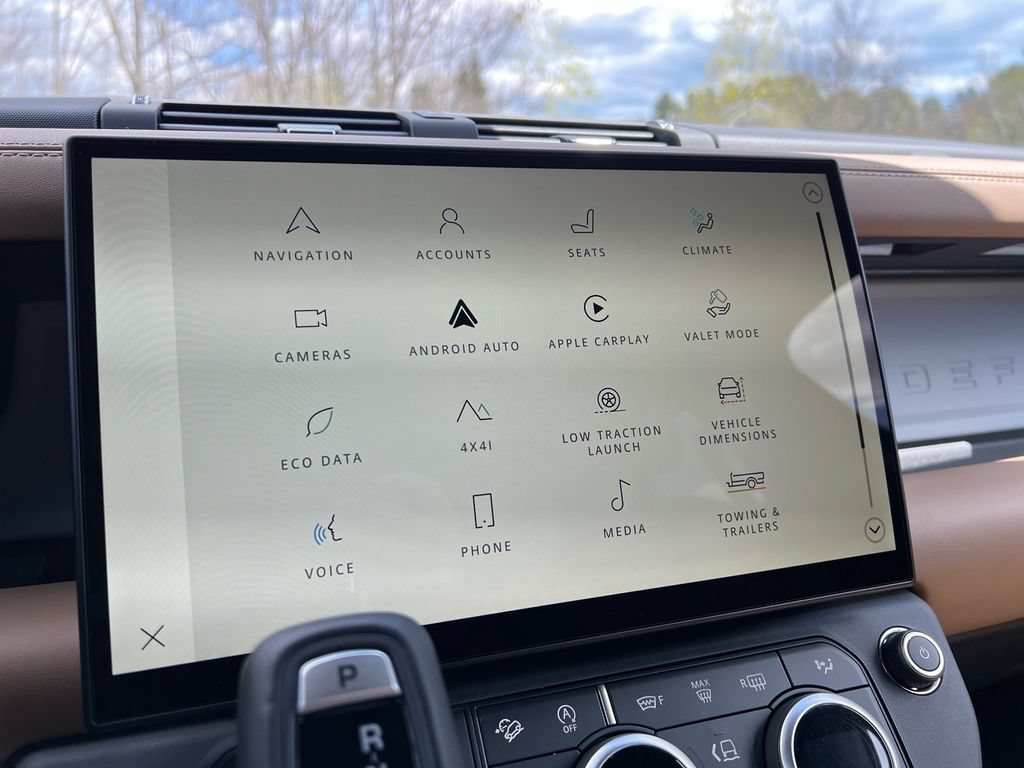 New 2026 Land Rover Defender 130 X-Dynamic SE AWD/4WD image 16