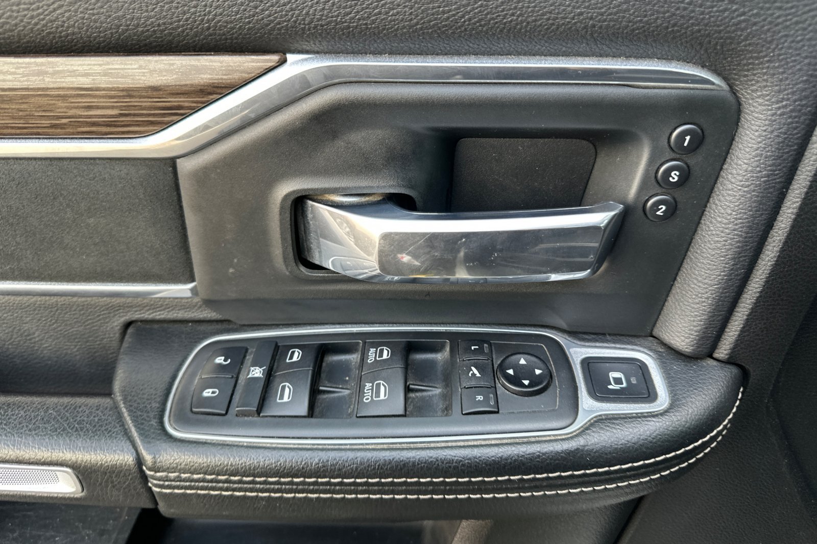 Used 2019 RAM 2500 Laramie AWD/4WD image 11