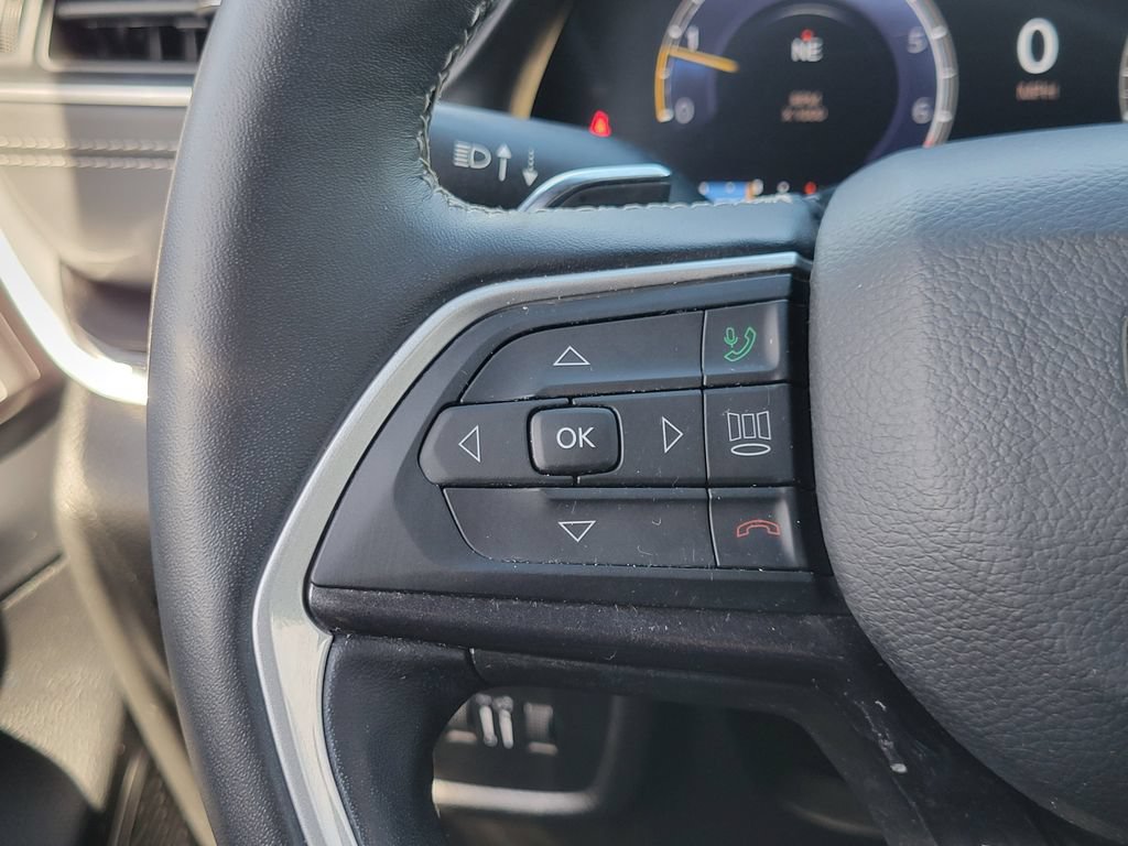 Used 2022 Jeep Grand Cherokee Altitude RWD image 5